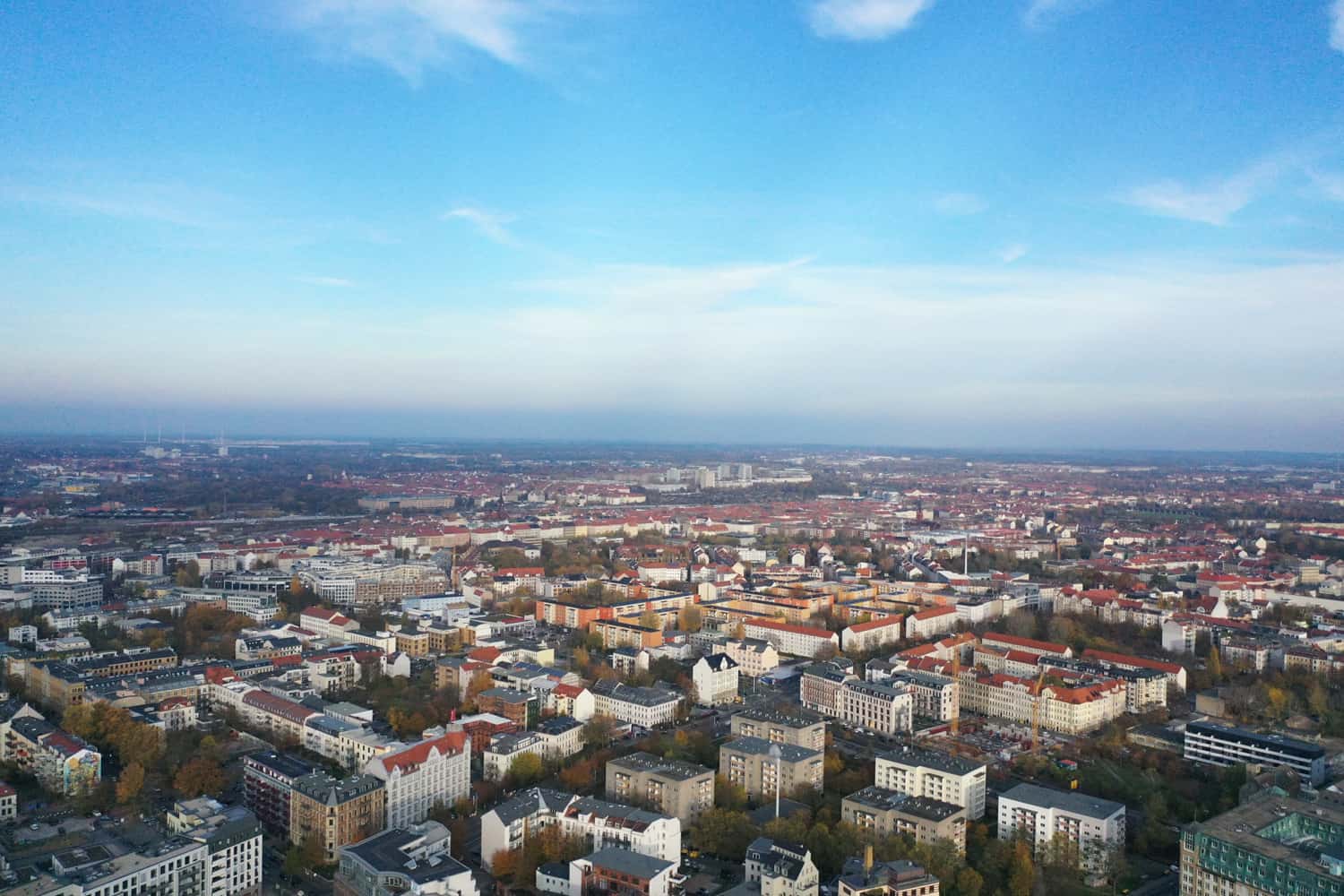 Blick auf Leipzig, aufgenommen von einer Drohne
